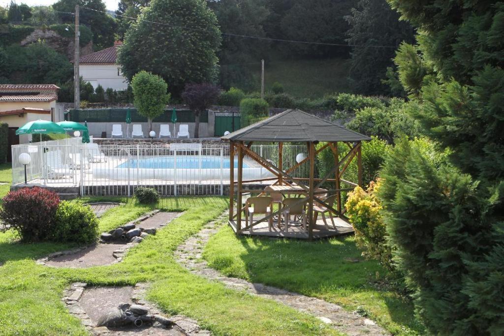 Les Portes Du Cantal Massiac Exterior foto