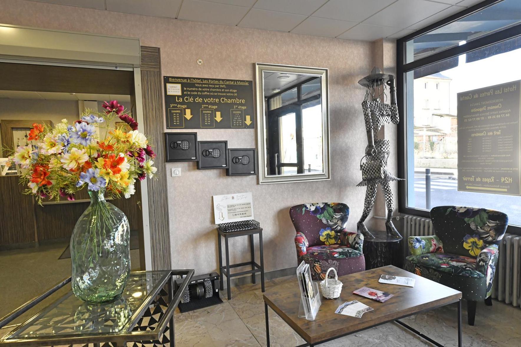 Les Portes Du Cantal Massiac Exterior foto